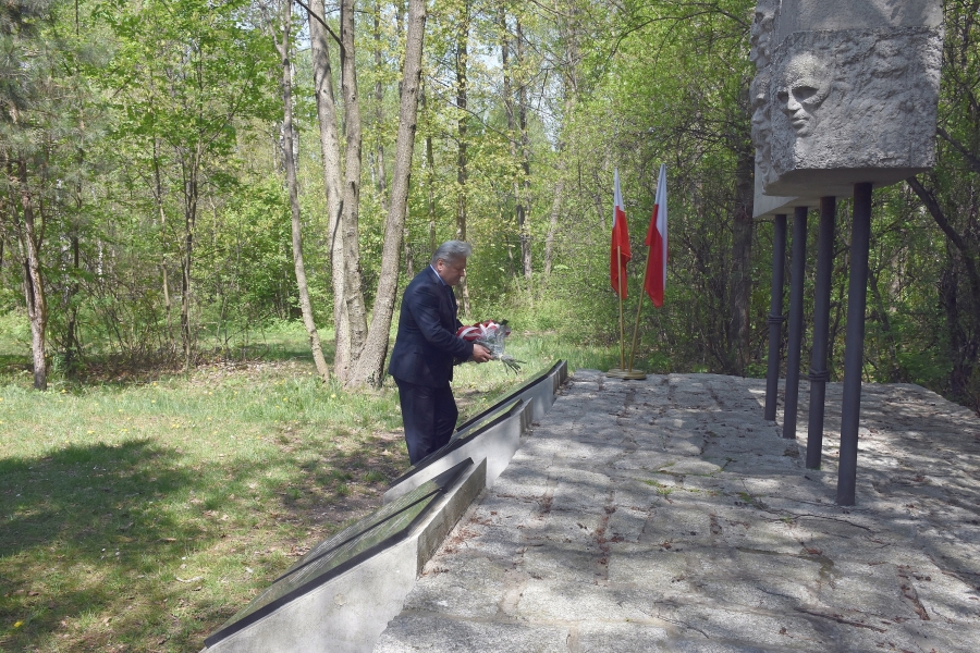 Pomnik 1