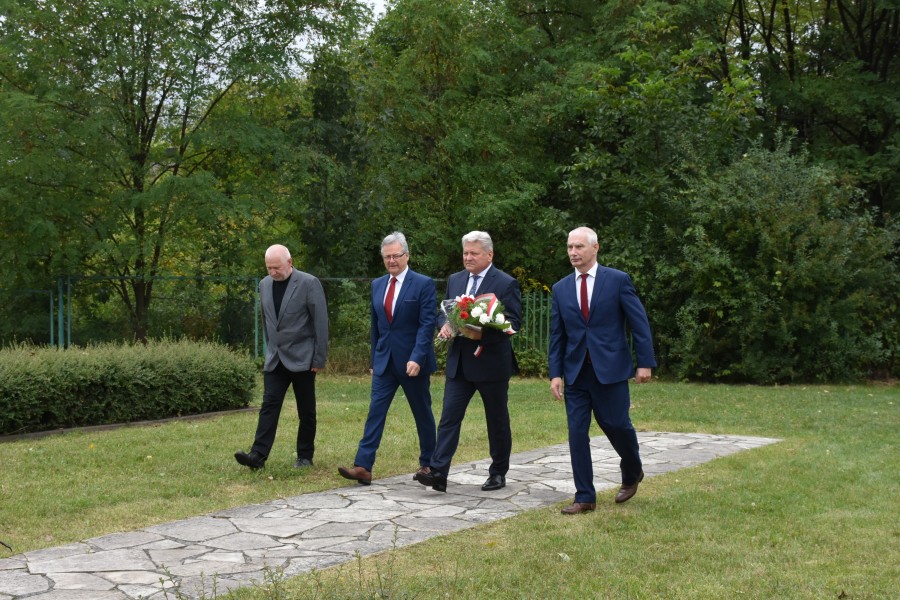 Pomnik 1