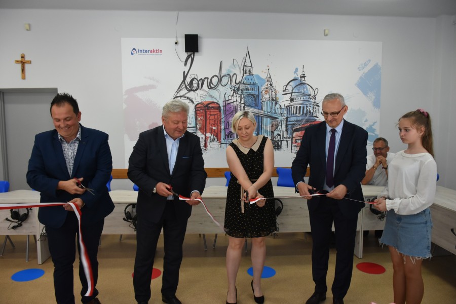 Uroczyste otwarcie sali językowej.