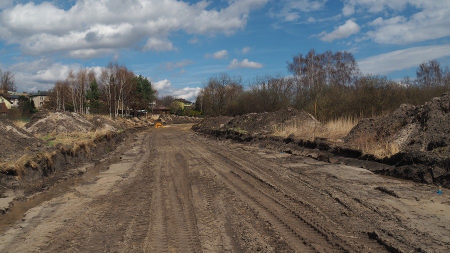 Roboty budowlane związane z rozbudową ulicy Brzechwy w Chełmku.