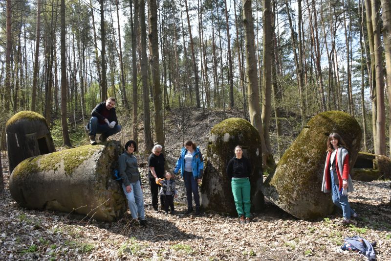 Sprzątanie lasu "Kamionka" w Chełmku.