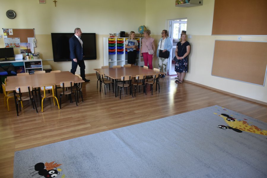 Samorządowy Zespół Szkół im. Kard. Adama Stefana Sapiehy w Bobrku - sala lekcyjna.