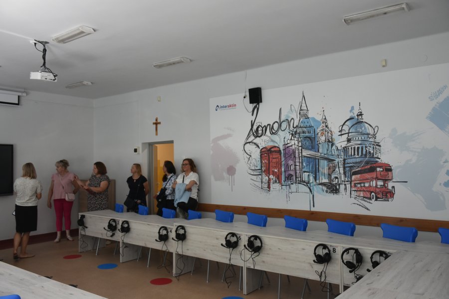 Samorządowy Zespół Szkolno-Przedszkolnym nr 2 w Chełmku - sala językowa.