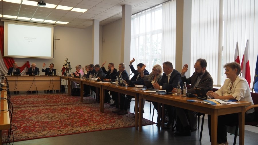 Głosowanie nad udzieleniem absolutorium Burmistrzowi Chełmka.