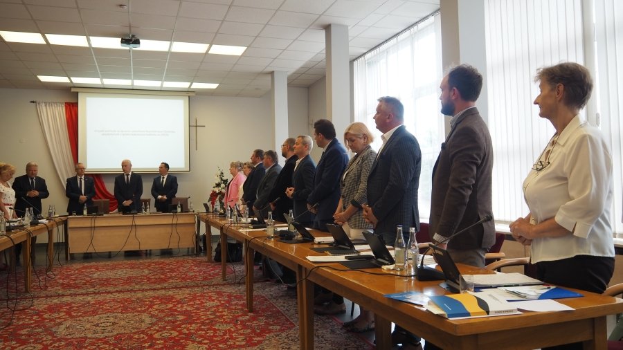 Zakończenie procedury udzielania absolutorium Burmistrzowi Chełmka Andrzejowi Saternusowi.