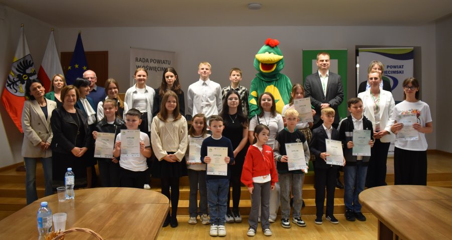 Laureaci XV Ogólnopolskiego Konkursu Plastycznego dla Dzieci „Wioski bez troski”.