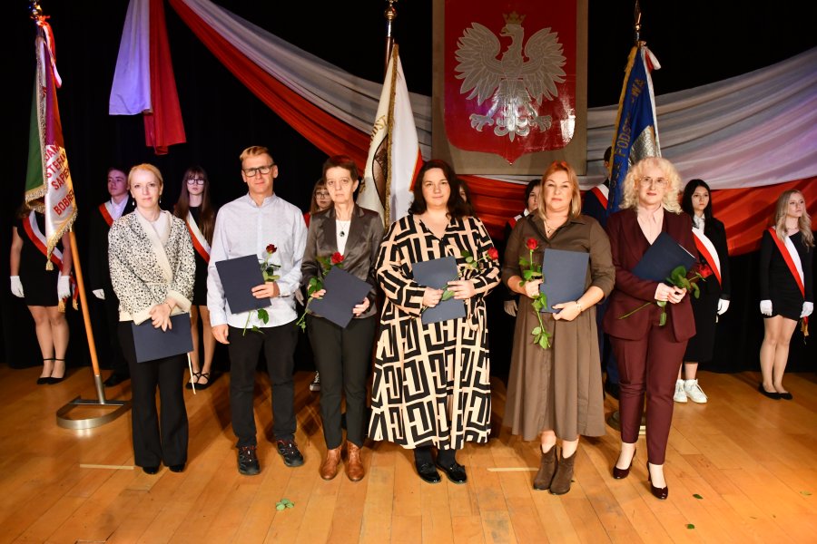 Nagrody Dyrektora Szkoły dla nauczycieli z Samorządowego Zespołu Szkół nr 1 w Chełmku.