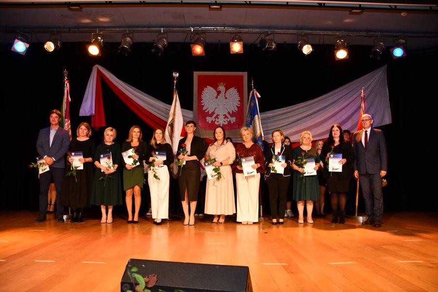 Nagrody Dyrektora Szkoły dla nauczycieli z Samorządowego Zespołu Szkolno - Przedszkolnego nr 2 w Chełmku.
