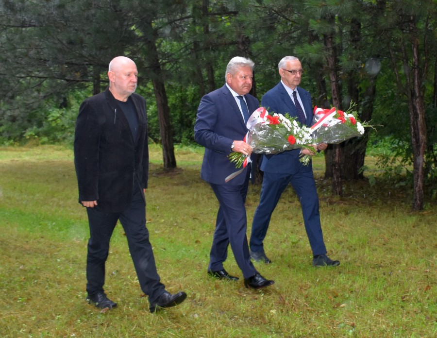 Pomnik 1