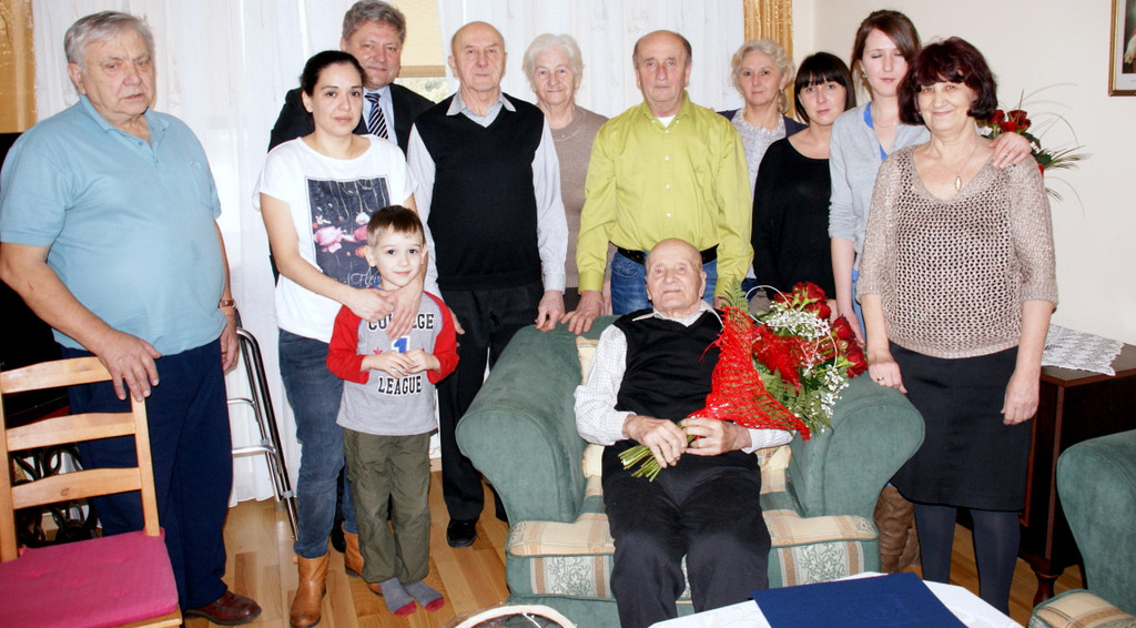 zdjęcie zbiorowe z Jubilatem